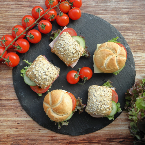 Gemischte Platte mit belegte Mini-Brötchen
