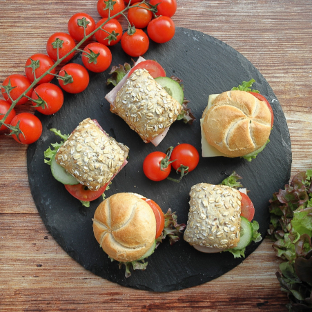 Gemischte Platte mit belegte Mini-Brötchen