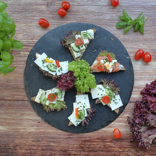 Walnuss-Buttermilchbrotscheiben und Dinkelvollkorn