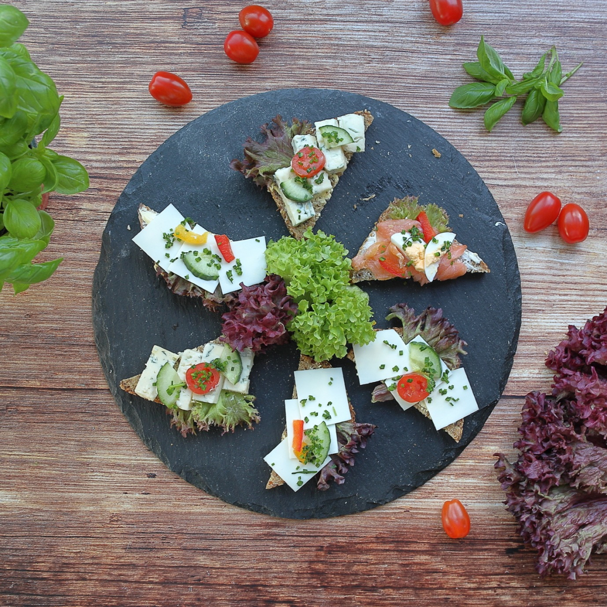 Walnuss-Buttermilchbrotscheiben und Dinkelvollkorn