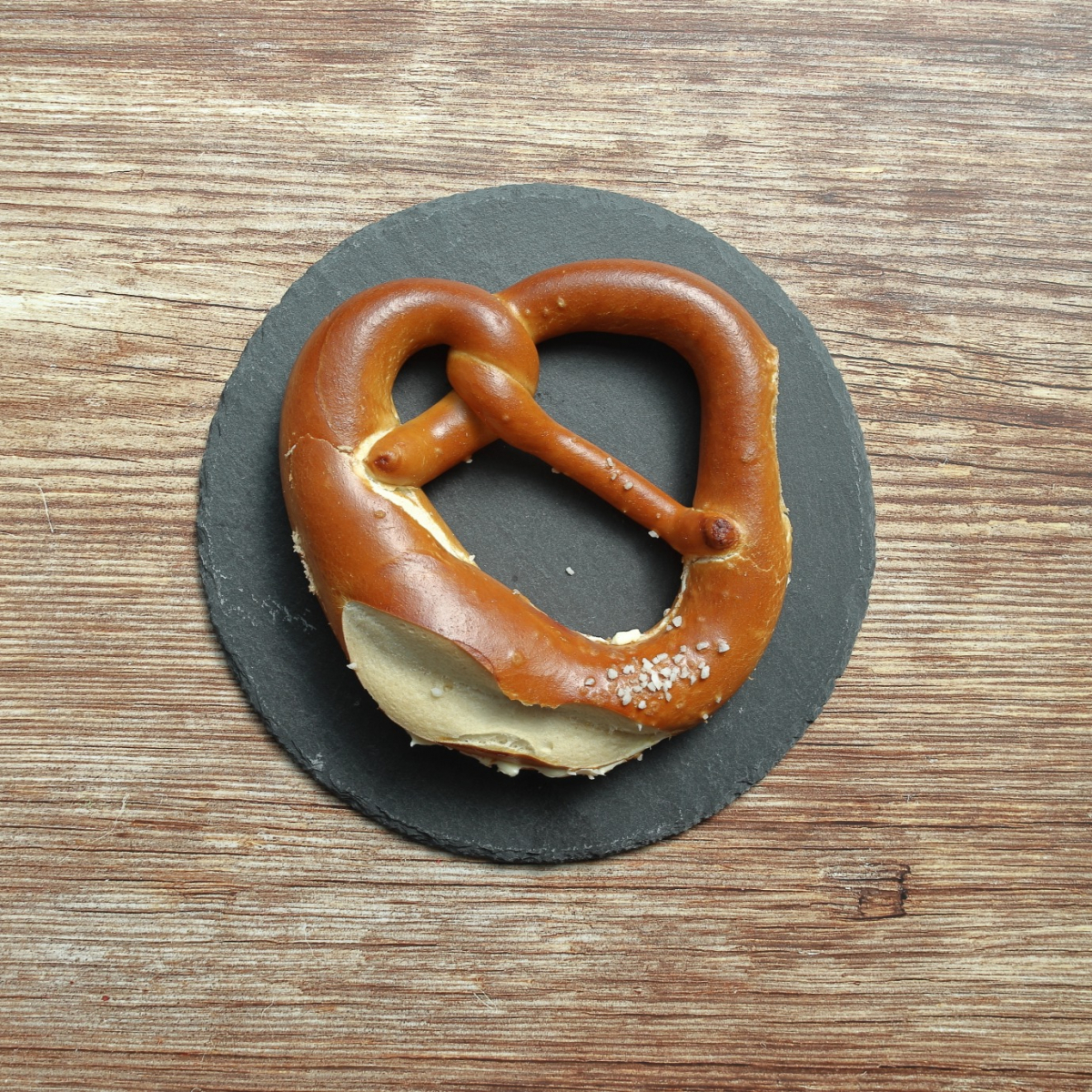 Laugenbrezel mit Butter