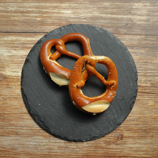 Laugenbrezel mit Butter