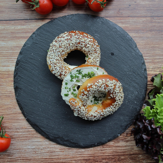 Haferflocken-Laugenringe mit Schnittlauch